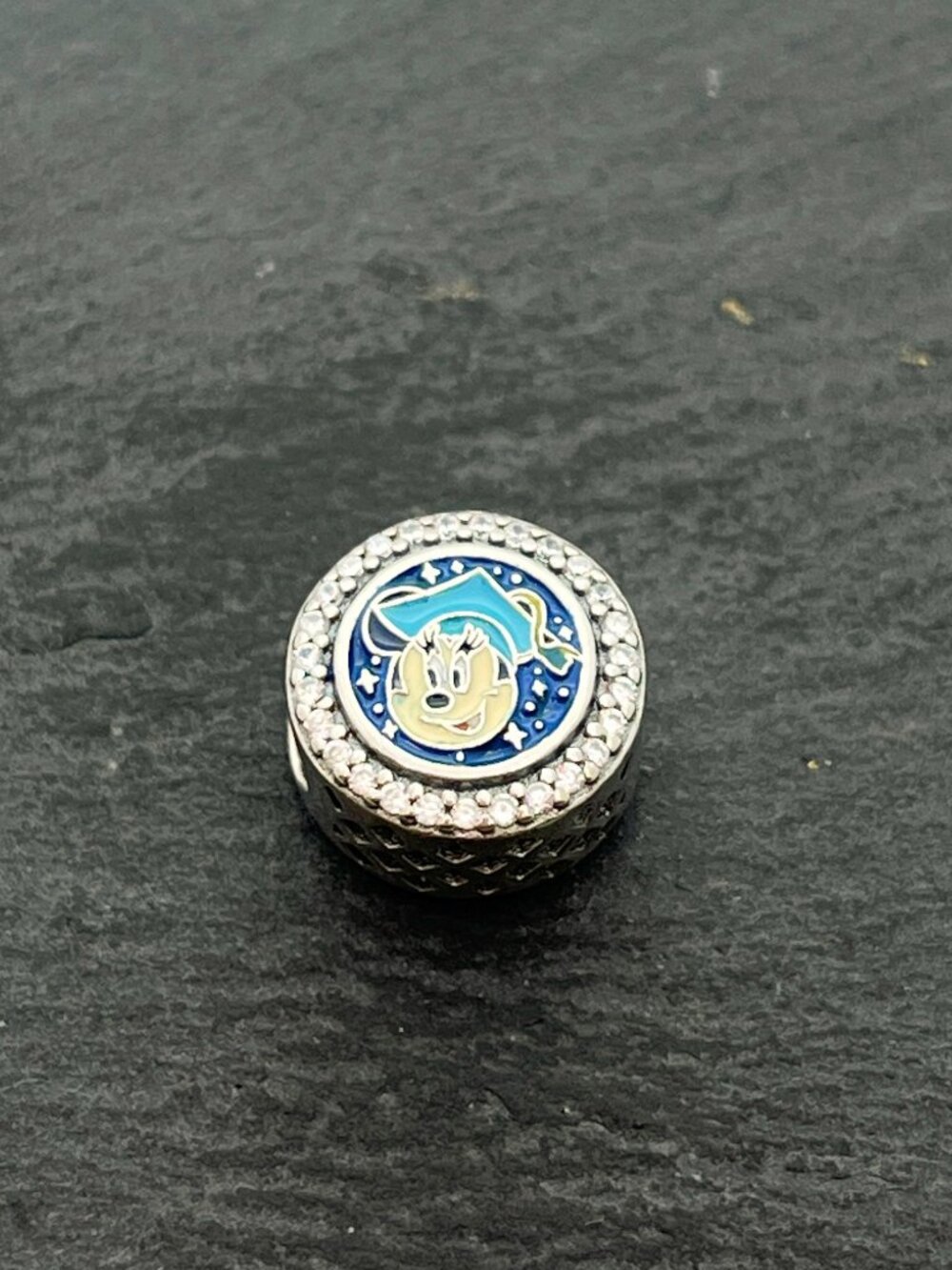 Pandora Disney Parks Minnie Mouse Class of 2025 Graduation Button Charm Jewelry